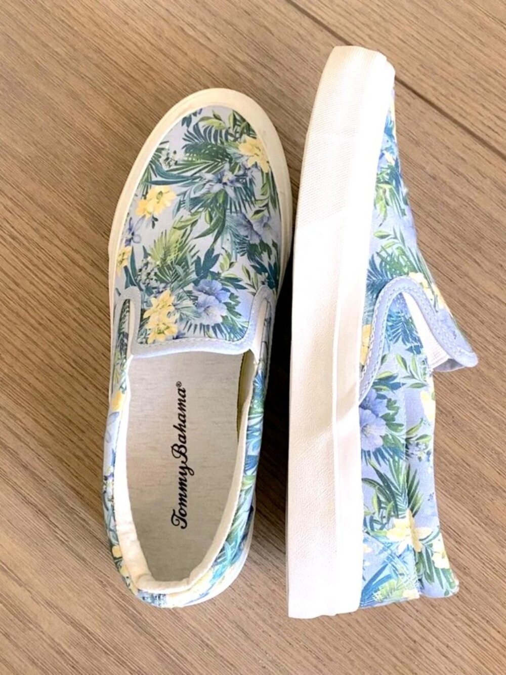 Tommy Bahama Blue White Tropical Floral Slip-On Sneakers Shoes - NEW Size 8.5